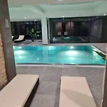 Nathalie - Wellness Mit Pool Und Sauna 슈룩흐제